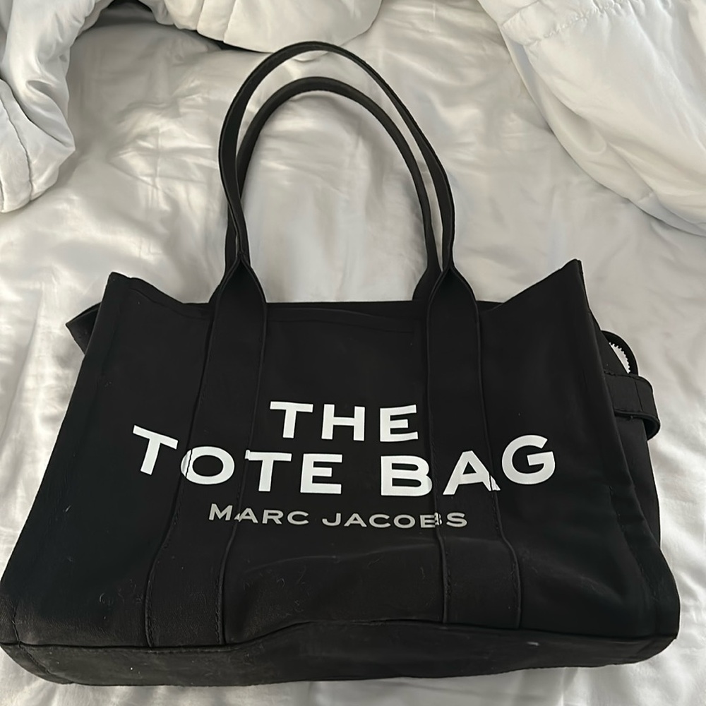 Marc Jacobs tote bag in large.